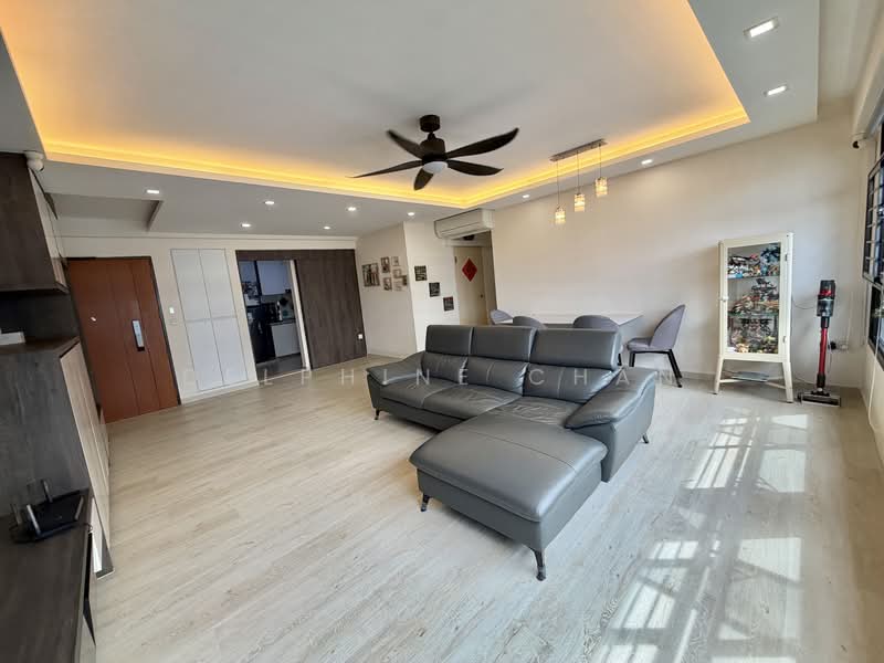 197D Boon Lay Fields, 197D Boon Lay Drive, 3 Bedrooms, 1,216 sqft, HDB Flat For Sale, by Delphine Chan, 500139021 - Living Room - PropertyGuru.com.sg