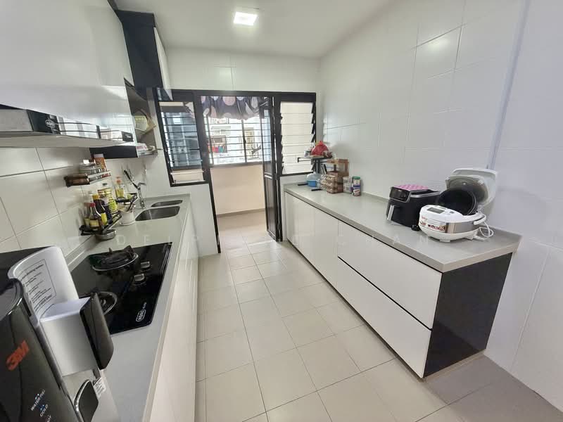 197D Boon Lay Fields, 197D Boon Lay Drive, 3 Bedrooms, 1,216 sqft, HDB Flat For Sale, by Delphine Chan, 500139021 - Kitchen - PropertyGuru.com.sg