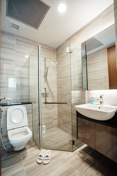 Freehold 2 Bed 2 Bath near Newton MRT. Quiet and serene, , 2 Bedrooms, 743 sqft, Condominium For Sale, by Han Hui Ying, 500139046 - Bathroom - PropertyGuru.com.sg