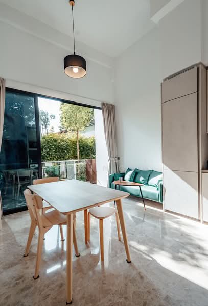 Freehold 2 Bed 2 Bath near Newton MRT. Quiet and serene, , 2 Bedrooms, 743 sqft, Condominium For Sale, by Han Hui Ying, 500139046 - Living Room - PropertyGuru.com.sg