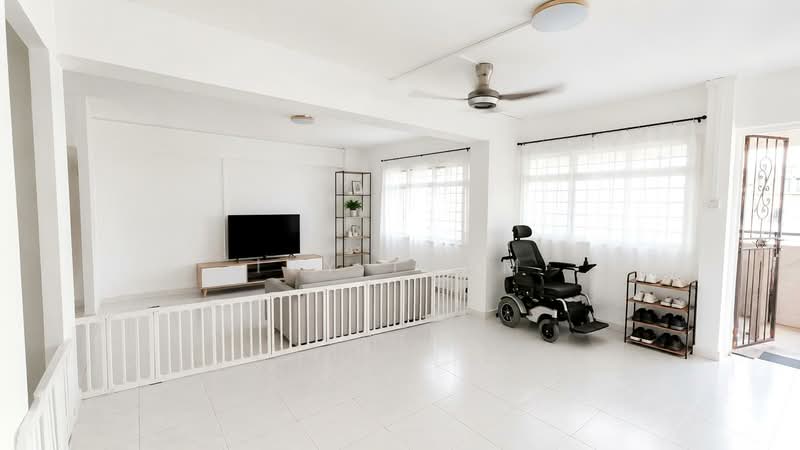 418 Woodlands Street 41, 418 Woodlands Street 41, 3 Bedrooms, 1,140 sqft, HDB Flat For Sale, by Ivy Tham, 500139052 - Living Room - PropertyGuru.com.sg