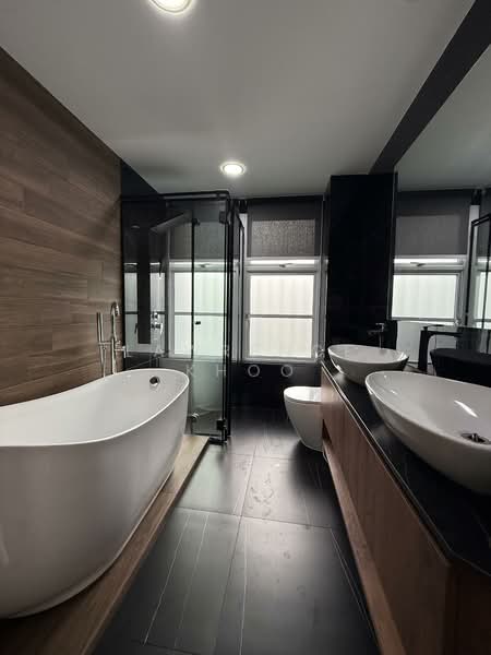 Pavilion Park, Pavilion Circle, 5 Bedrooms, 3,500 sqft, Terraced House For Rent, by Lawrence Khoo, 500139058 - Master Bathroom - PropertyGuru.com.sg