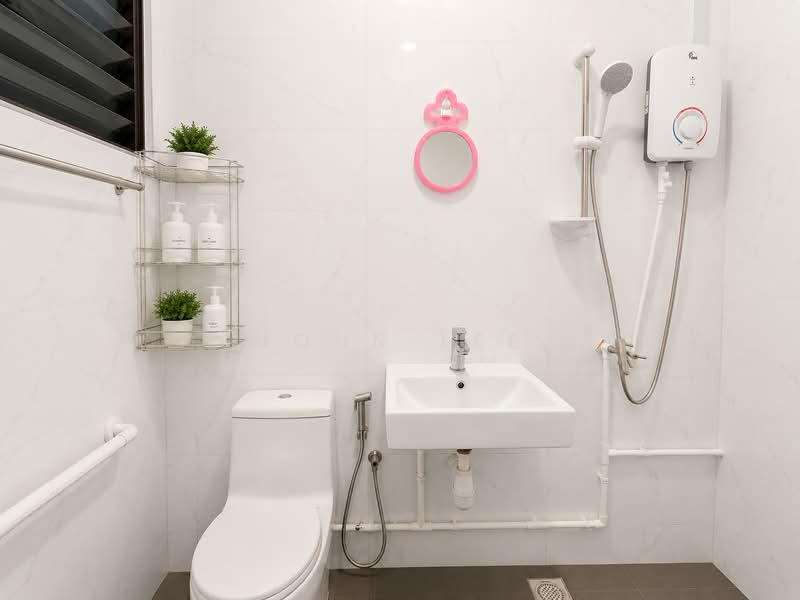301 Ubi Avenue 1, 301 Ubi Avenue 1, 2 Bedrooms, 678 sqft, HDB Flat For Sale, by John Lee, 500139070 - Bathroom - PropertyGuru.com.sg