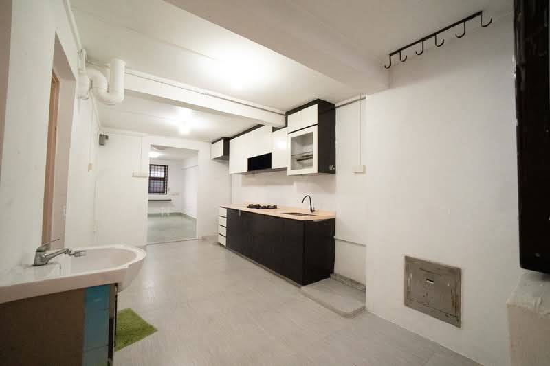 128 Lorong 1 Toa Payoh, 128 Lorong 1 Toa Payoh, 2 Bedrooms, 721 sqft, HDB Flat For Sale, by KENNETH CHUA, 500139072 - Kitchen - PropertyGuru.com.sg