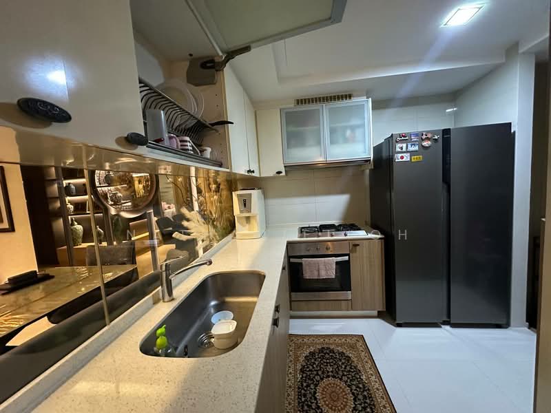 The Lakefront Residences, 46 Lakeside Drive, 3 Bedrooms, 1,055 sqft, Condominium For Sale, by Nathaniel Oh, 500139079 - Kitchen - PropertyGuru.com.sg