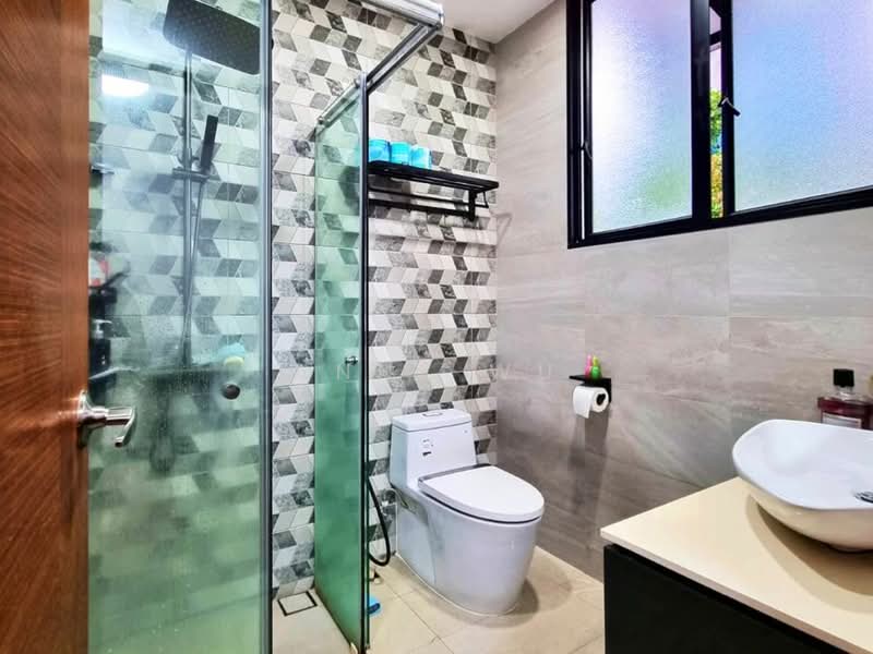 Richards Avenue, , 4 Bedrooms, 2,400 sqft, Corner Terrace For Sale, by Anne Wu, 500139091 - Bathroom - PropertyGuru.com.sg