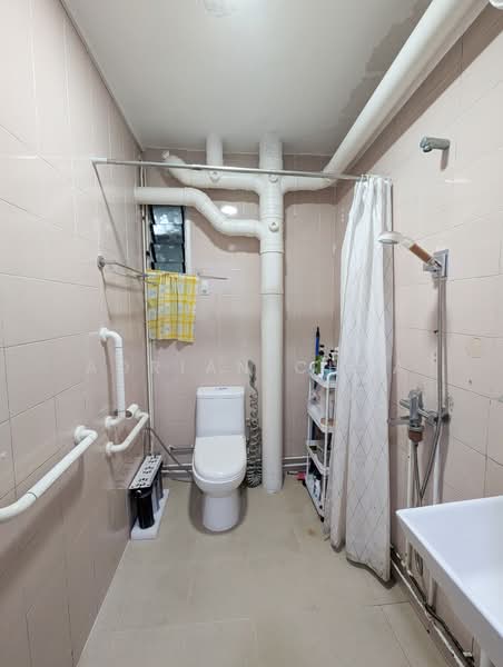 498M Tampines Street 45, 498M Tampines Street 45, 4 Bedrooms, 1,538 sqft, HDB Flat For Sale, by Adrian Chua, 500139130 - Bathroom - PropertyGuru.com.sg