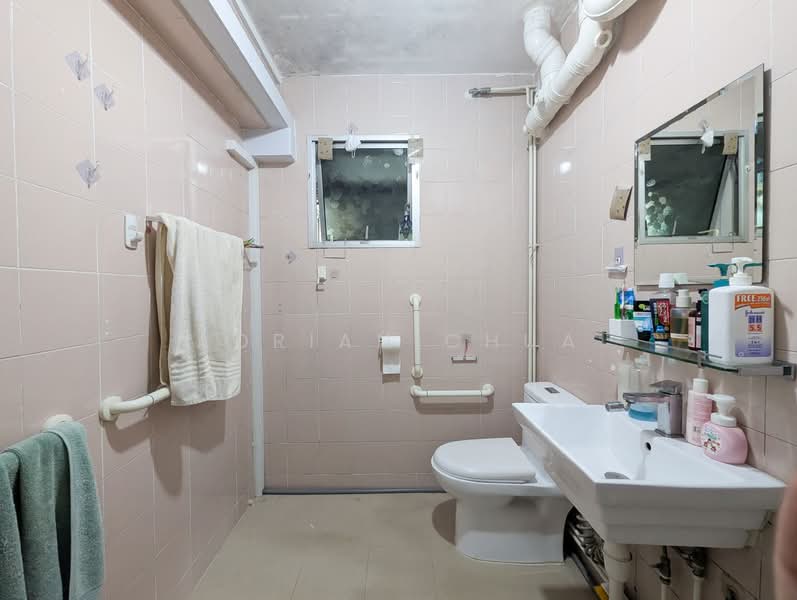 498M Tampines Street 45, 498M Tampines Street 45, 4 Bedrooms, 1,538 sqft, HDB Flat For Sale, by Adrian Chua, 500139130 - Bathroom - PropertyGuru.com.sg