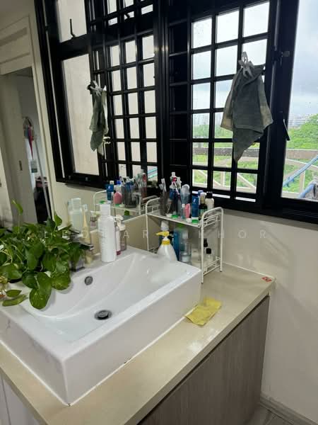 107 Jalan Bukit Merah, 107 Jalan Bukit Merah, 3 Bedrooms, 764 sqft, HDB Flat For Rent, by Leonard Khor, 500139217 - Bathroom - PropertyGuru.com.sg