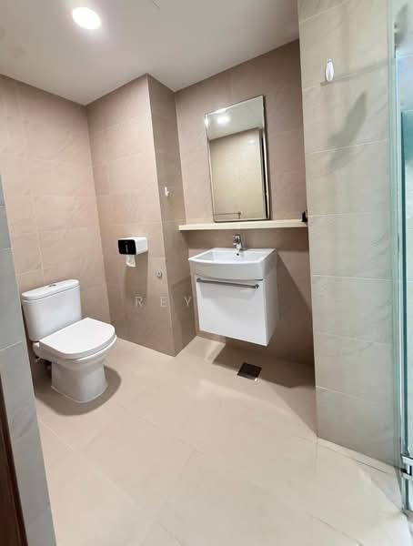 Miltonia Residences, 552 Miltonia Close, 2 Bedrooms, 861 sqft, Condominium For Sale, by Rey Ng, 500139224 - Bathroom - PropertyGuru.com.sg