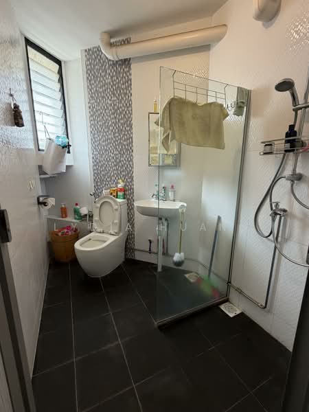 Ivory Heights, 124 Jurong East Street 13, 3 Bedrooms, 1,701 sqft, Condominium For Sale, by Lydia Huang, 500139228 - Bathroom - PropertyGuru.com.sg