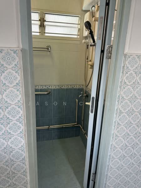 2 Holland Avenue, 2 Holland Avenue, 2 Bedrooms, 635 sqft, HDB Flat For Rent, by Jason Chen, 500139235 - Bathroom - PropertyGuru.com.sg