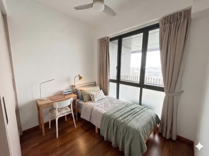 J Gateway, 2 Gateway Drive, 3 Bedrooms, 893 sqft, Condominium For Rent, by Carol Chai, 500139243 - Bedroom 1 - PropertyGuru.com.sg