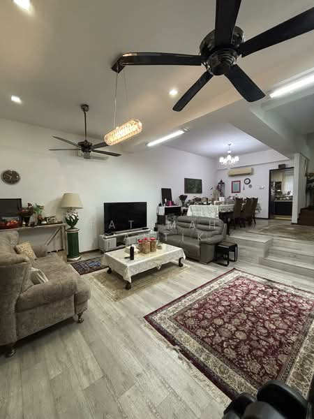 Loyang Villas, 159 Loyang Rise, 5 Bedrooms, 3,000 sqft, Terraced House For Sale, by Fathmah Cantik, 500139248 - Living Room - PropertyGuru.com.sg