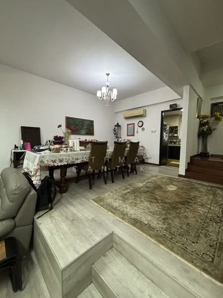 Loyang Villas, 159 Loyang Rise, 5 Bedrooms, 3,000 sqft, Terraced House For Sale, by Fathmah Cantik, 500139248 - Dining Room - PropertyGuru.com.sg