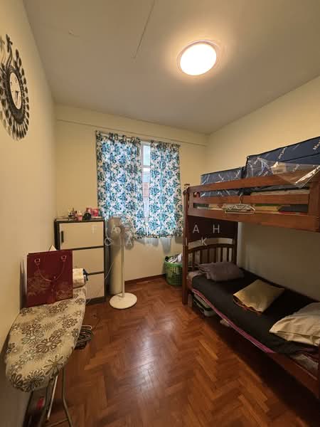 Loyang Villas, 159 Loyang Rise, 5 Bedrooms, 3,000 sqft, Terraced House For Sale, by Fathmah Cantik, 500139248 - Bedroom - PropertyGuru.com.sg