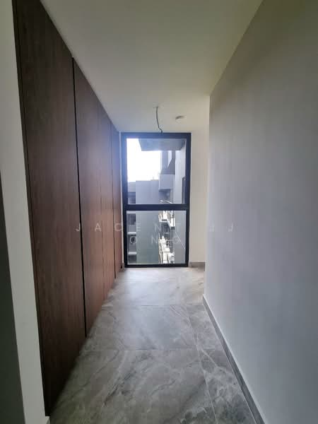 The Commodore, 61 Canberra Drive, 3 Bedrooms, 1,152 sqft, Condominium For Sale, by Jacent Jj Ong, 500139258 - Corridor - PropertyGuru.com.sg