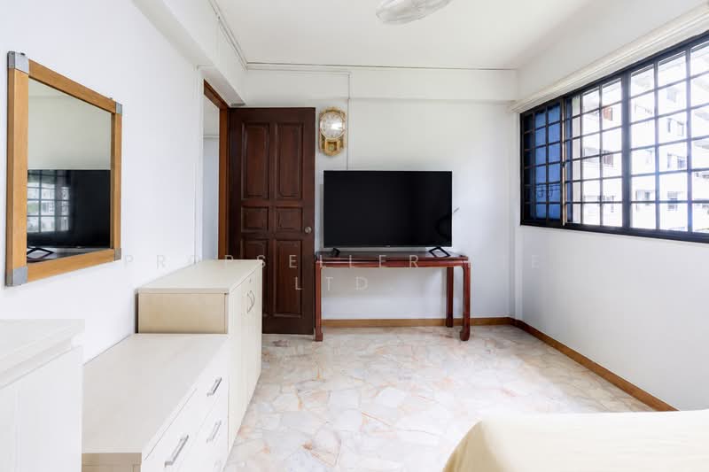 306 Jurong East Street 32, 306 Jurong East Street 32, 3 Bedrooms, 1,012 sqft, HDB Flat For Sale, by ADNIX LIU, 500139263 - Living Room - PropertyGuru.com.sg