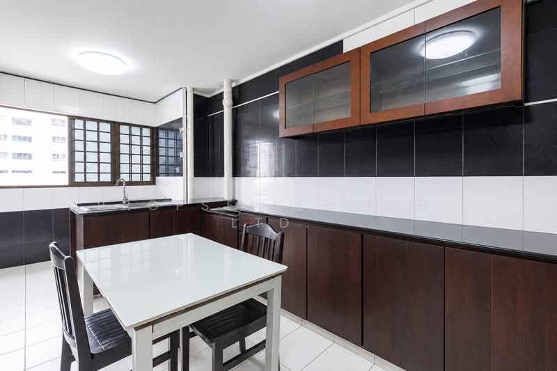 306 Jurong East Street 32, 306 Jurong East Street 32, 3 Bedrooms, 1,012 sqft, HDB Flat For Sale, by ADNIX LIU, 500139263 - Kitchen - PropertyGuru.com.sg