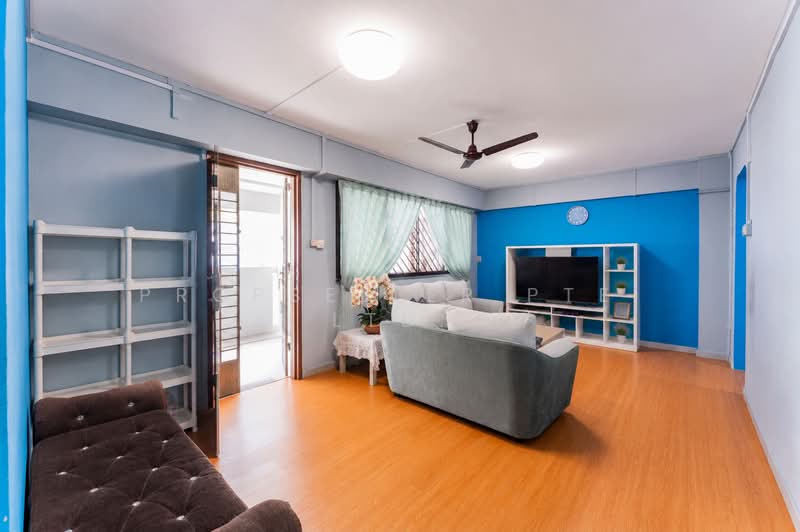 868 Yishun Street 81, 868 Yishun Street 81, 3 Bedrooms, 904 sqft, HDB Flat For Sale, by Gina Tow, 500139283 - Living Room - PropertyGuru.com.sg