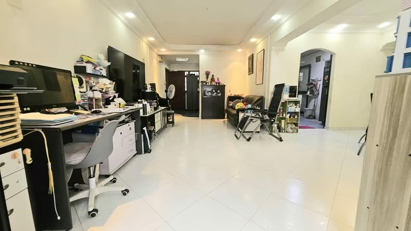 944 Hougang Street 92, 944 Hougang Street 92, 3 Bedrooms, 1,291 sqft, HDB Flat For Sale, by Patrick Chee, 500139293 - Living Room - PropertyGuru.com.sg