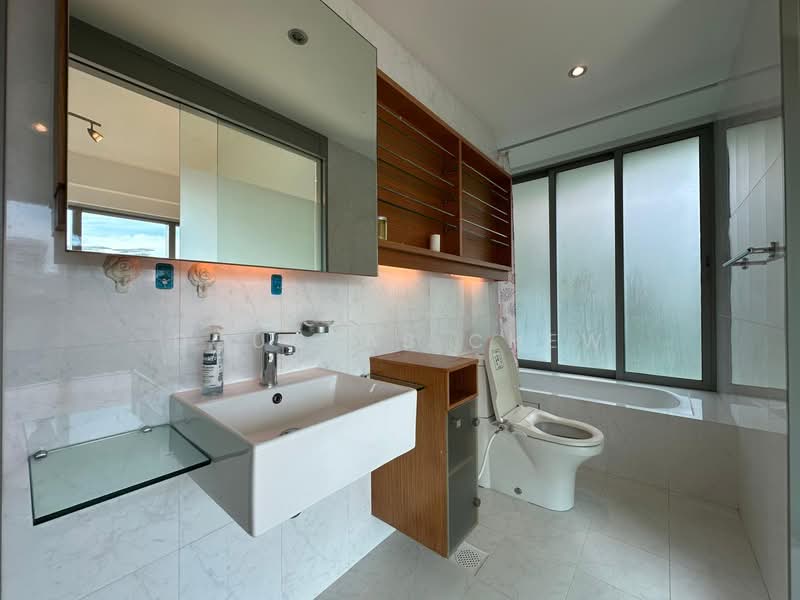 Leonie Suites, 21 Leonie Hill, 2 Bedrooms, 936 sqft, Apartment For Rent, by Douglas Chew, 500139316 - Bathroom - PropertyGuru.com.sg
