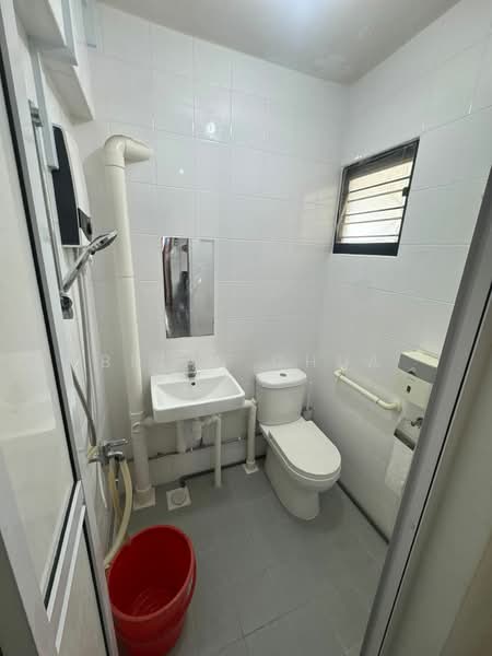 182 Ang Mo Kio Avenue 5, 182 Ang Mo Kio Avenue 5, 2 Bedrooms, 732 sqft, HDB Flat For Sale, by Brian Chua, 500139328 - Bathroom - PropertyGuru.com.sg
