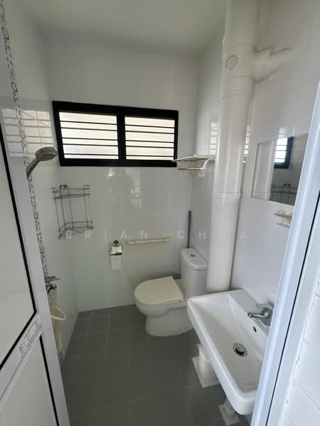 182 Ang Mo Kio Avenue 5, 182 Ang Mo Kio Avenue 5, 2 Bedrooms, 732 sqft, HDB Flat For Sale, by Brian Chua, 500139328 - Bathroom - PropertyGuru.com.sg