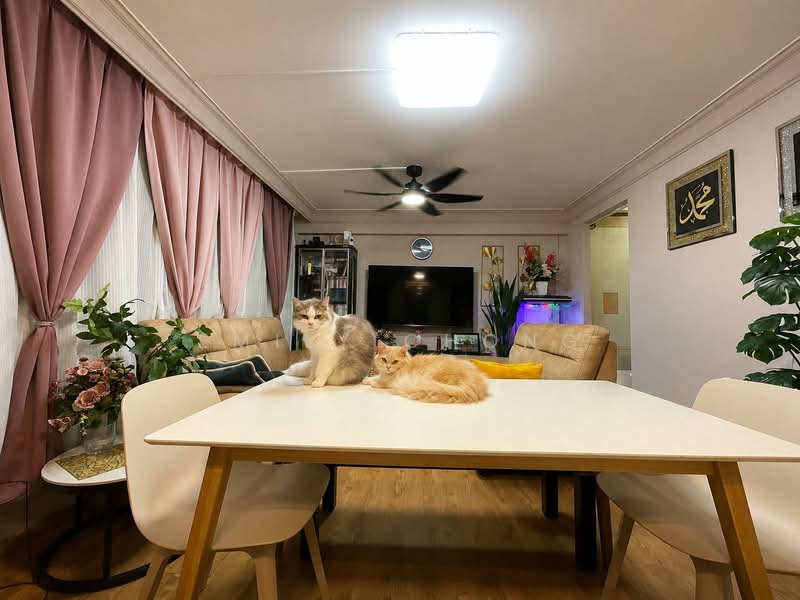 141 Bedok Reservoir Road, 141 Bedok Reservoir Road, 3 Bedrooms, 904 sqft, HDB Flat For Sale, by Emily Chong, 500139332 - Living Room - PropertyGuru.com.sg
