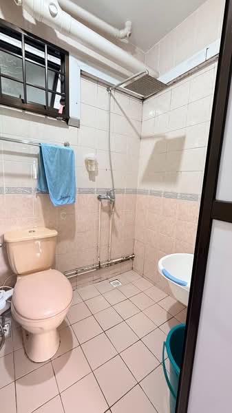 339B Sembawang Close, 339B Sembawang Close, 3 Bedrooms, 1,023 sqft, HDB Flat For Sale, by Cherrie Ho, 500139333 - Bathroom - PropertyGuru.com.sg