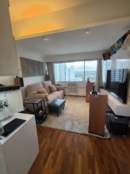 Peach Garden, 1 Peach Garden, 4 Bedrooms, 2,766 sqft, Apartment For Sale, by Evelyn Lim, 500139348 - Living Room - PropertyGuru.com.sg