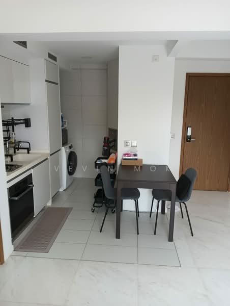 Suites at Orchard, 38 Handy Road, 2 Bedrooms, 614 sqft, Condominium For Rent, by Vevin Mok, 500139386 - Kitchen - PropertyGuru.com.sg
