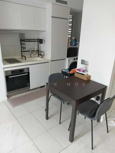 Suites at Orchard, 38 Handy Road, 2 Bedrooms, 614 sqft, Condominium For Rent, by Vevin Mok, 500139386 - Kitchen - PropertyGuru.com.sg