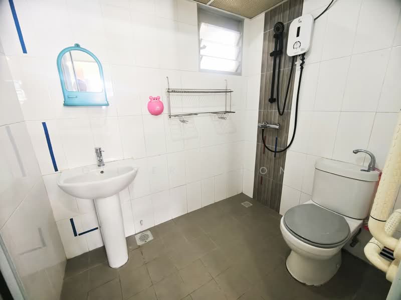 573C Woodlands Glen, 573C Woodlands Drive 16, Room Rental, 150 sqft, HDB Flat For Rent, by Gilbert Chong, 500139389 - Bathroom - PropertyGuru.com.sg