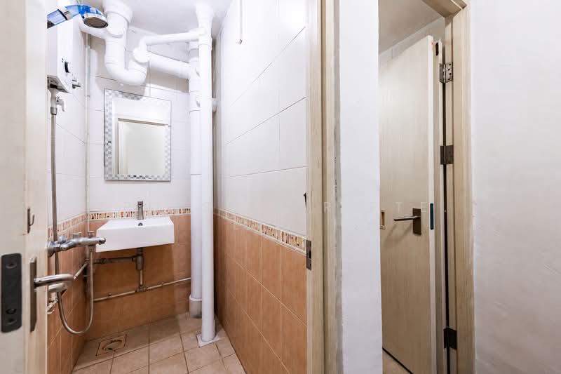 204 Toa Payoh North, 204 Toa Payoh North, 3 Bedrooms, 936 sqft, HDB Flat For Sale, by NOEL PHOON, 500139393 - Bathroom - PropertyGuru.com.sg