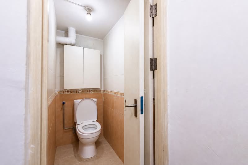 204 Toa Payoh North, 204 Toa Payoh North, 3 Bedrooms, 936 sqft, HDB Flat For Sale, by NOEL PHOON, 500139393 - Bathroom - PropertyGuru.com.sg