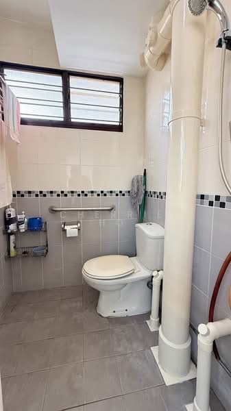 5 Saint George's Lane, 5 Saint George's Lane, 2 Bedrooms, 732 sqft, HDB Flat For Sale, by Cherrie Ho, 500139399 - Bathroom - PropertyGuru.com.sg