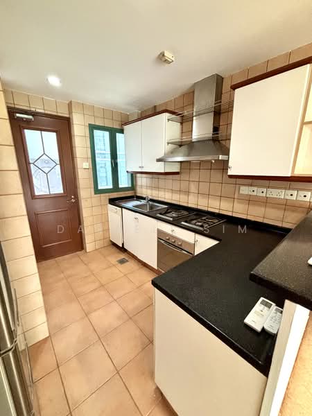 The Quayside, 60 Robertson Quay, 2 Bedrooms, 1,130 sqft, Apartment For Sale, by Darrell Sim, 500139408 - Kitchen - PropertyGuru.com.sg