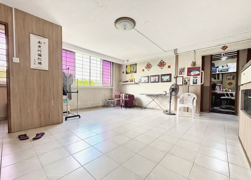 335 Woodlands Street 32, 335 Woodlands Street 32, 3 Bedrooms, 1,119 sqft, HDB Flat For Sale, by Edmund Ng Y S, 500139412 - Living Room - PropertyGuru.com.sg