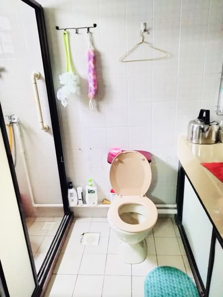 535 Woodlands Drive 14, 535 Woodlands Drive 14, Room Rental, 50 sqft, HDB Flat For Rent, by Claris Hoo Ziyi, 500139413 - Bathroom - PropertyGuru.com.sg