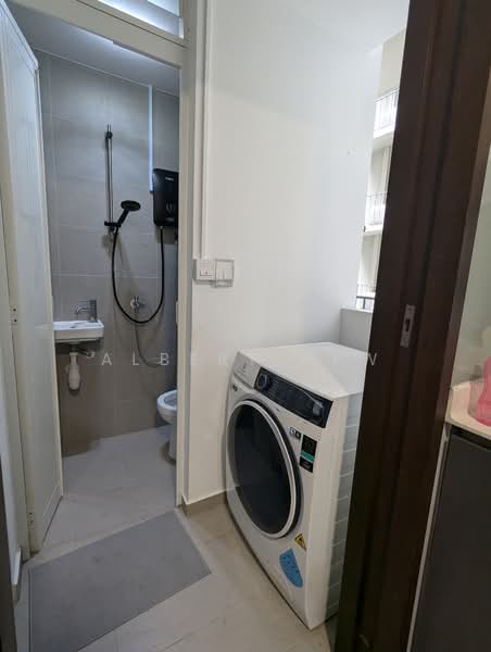 The Brownstone, 158 Canberra Drive, Room Rental, 180 sqft, Executive Condominium For Rent, by Albert New, 500139427 - Bathroom - PropertyGuru.com.sg