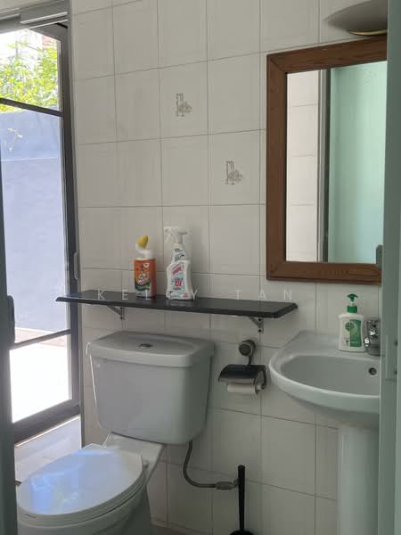 Terrace house within mins walk to MRT, , 5 Bedrooms, 4,500 sqft, Terraced House For Rent, by Kelly Tan, 500139432 - Bathroom - PropertyGuru.com.sg