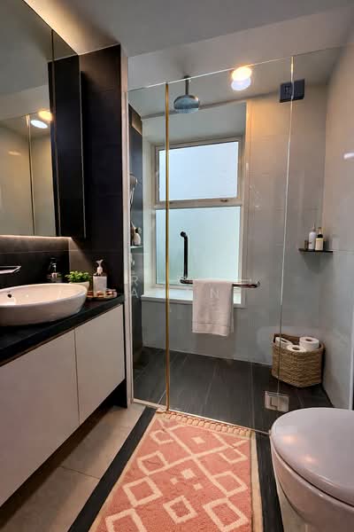 Parc Emily, 15 Mount Emily Road, 2 Bedrooms, 904 sqft, Condominium For Rent, by Rita Danani, 500139435 - Bathroom - PropertyGuru.com.sg
