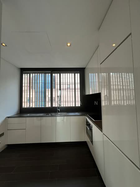 Lloyd SixtyFive, 65 Lloyd Road, 2 Bedrooms, 1,980 sqft, Condominium For Rent, by Jessica Ng, 500139453 - Kitchen - PropertyGuru.com.sg