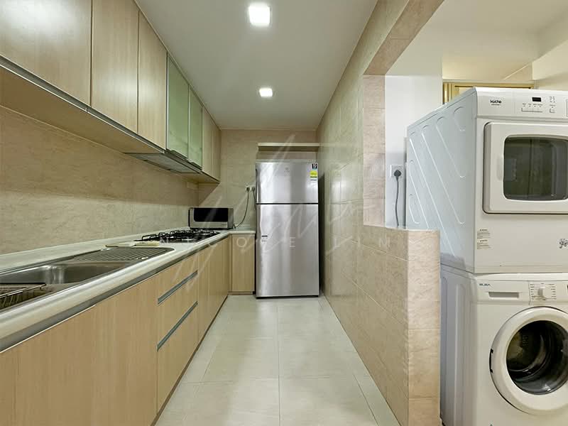 The Lakeshore, 31 Jurong West Street 41, 3 Bedrooms, 1,119 sqft, Condominium For Rent, by Nicole Lim, 500139455 - Kitchen - PropertyGuru.com.sg