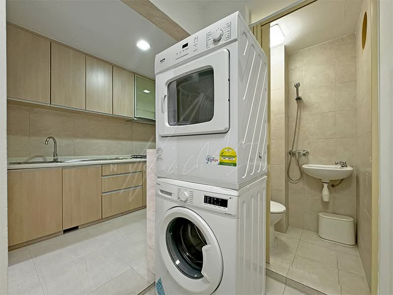 The Lakeshore, 31 Jurong West Street 41, 3 Bedrooms, 1,119 sqft, Condominium For Rent, by Nicole Lim, 500139455 - Yard & Helper's W.C. - PropertyGuru.com.sg