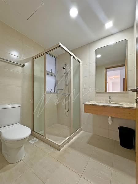 The Lakeshore, 31 Jurong West Street 41, 3 Bedrooms, 1,119 sqft, Condominium For Rent, by Nicole Lim, 500139455 - Common Bathroom - PropertyGuru.com.sg