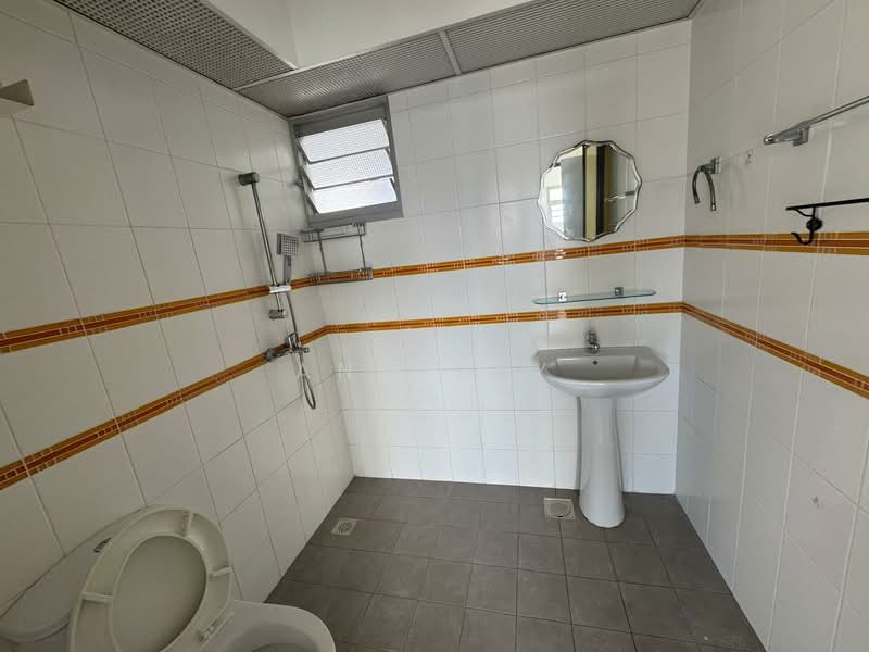 23 Ghim Moh Link, 23 Ghim Moh Link, 3 Bedrooms, 1,216 sqft, HDB Flat For Sale, by Ann Bay, 500139486 - Common bathroom - PropertyGuru.com.sg