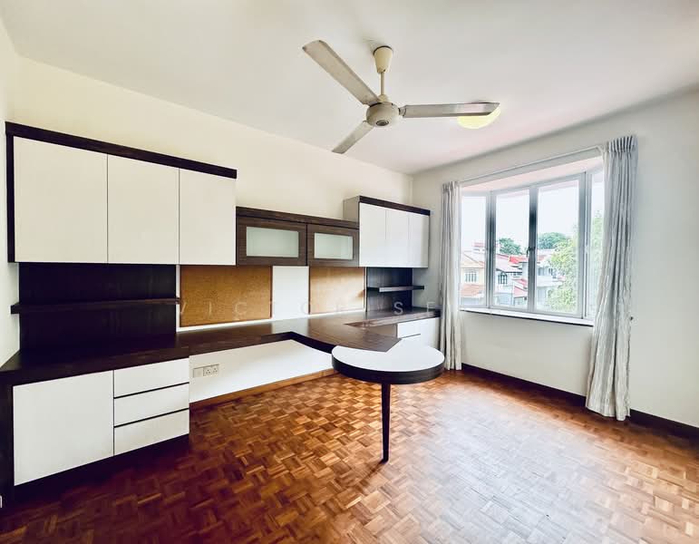 Tai Hwan Park, Tai Hwan Drive, 5 Bedrooms, 2,400 sqft, Terraced House For Sale, by Victor Seah, 500139490 - Mezzanine Area - Common Bedroom 2 - PropertyGuru.com.sg