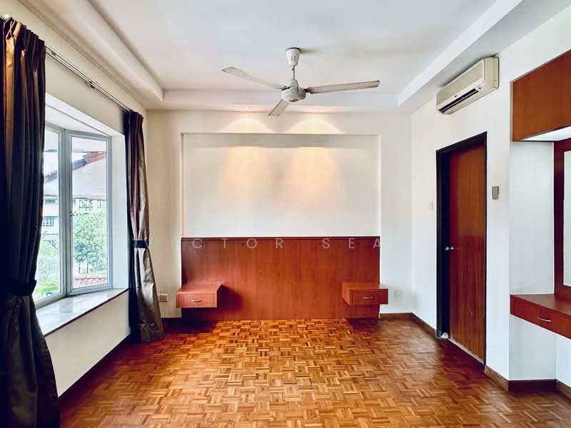 Tai Hwan Park, Tai Hwan Drive, 5 Bedrooms, 2,400 sqft, Terraced House For Sale, by Victor Seah, 500139490 - Level 2 - Master Bedroom Suite - PropertyGuru.com.sg